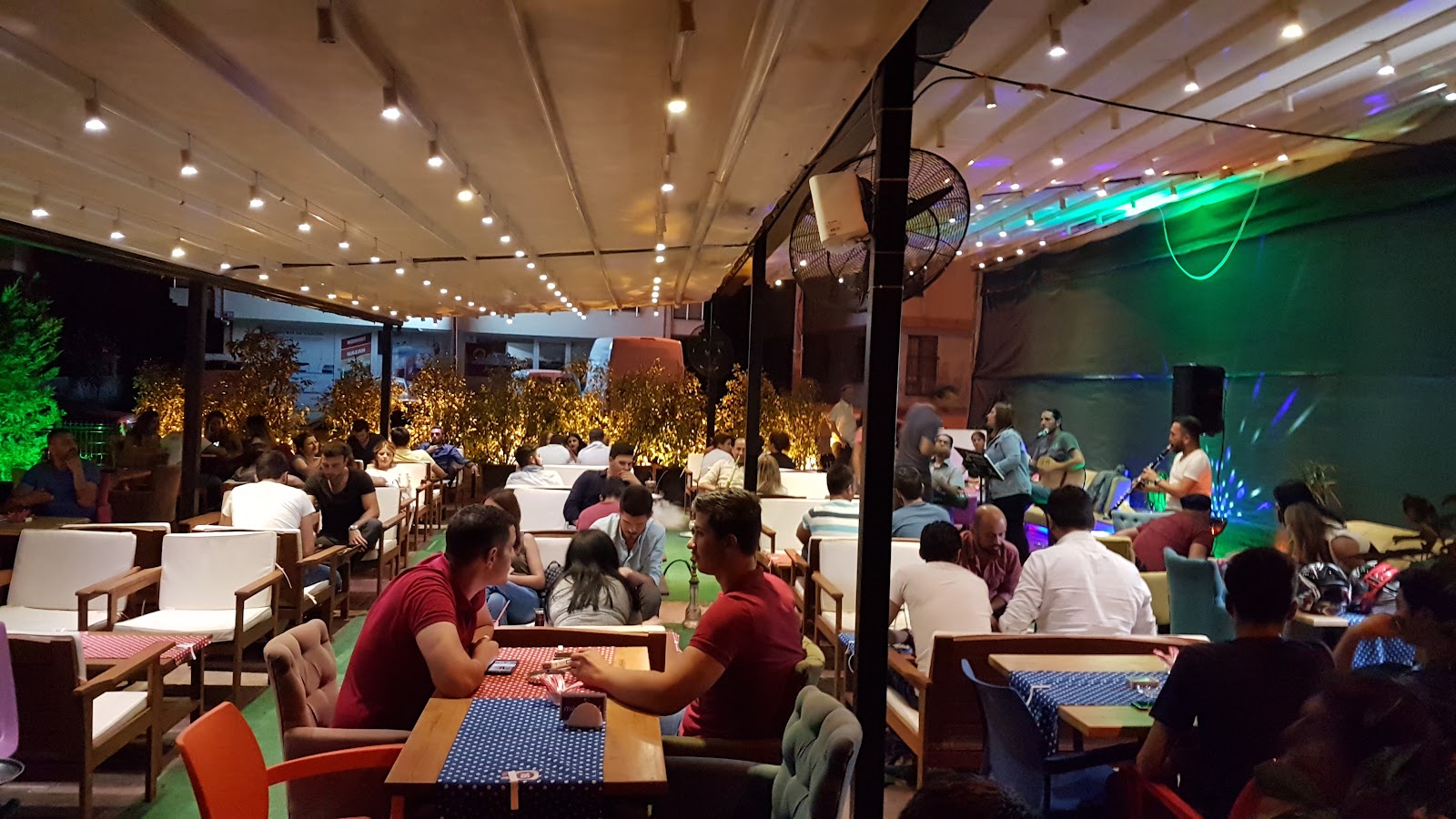Meet Point Cafe&Bistro — fotoğraf 1
