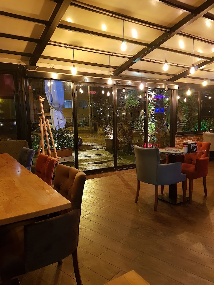 Meet Point Cafe&Bistro — fotoğraf 4