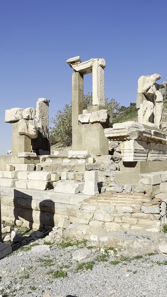 Memmius Anıtı — fotoğraf 3