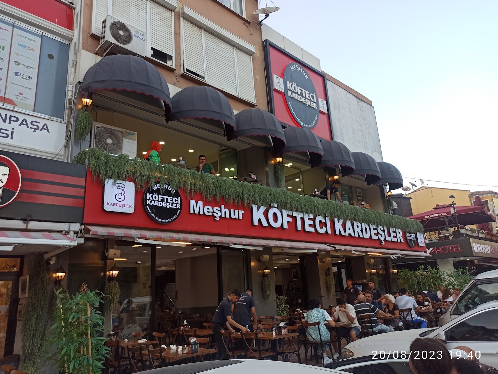 Meşhur Köfteci Kardeşler — fotoğraf