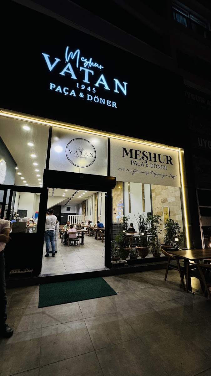 Meşhur Vatan Paça Döner — fotoğraf