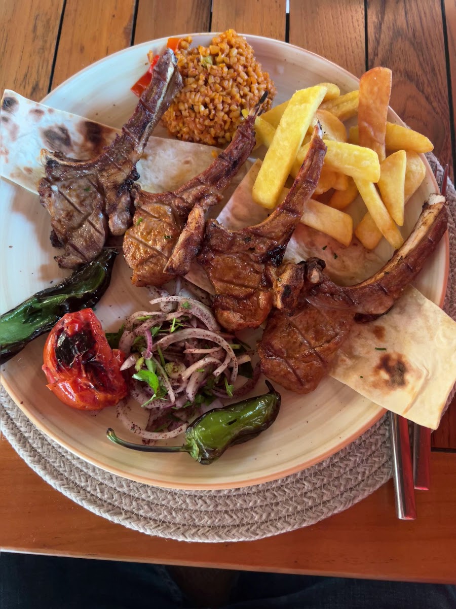 Mezze Grill Restaurant & Ocakbasi — fotoğraf 3