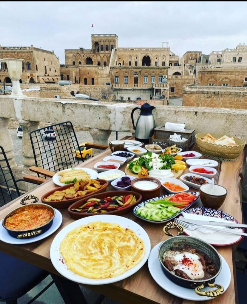 MİDYAT BEYAZ KONAK YÖRESEL SERPME KAHVALTI KAFE RESTORAN&TARİHİ KONAK — fotoğraf 5