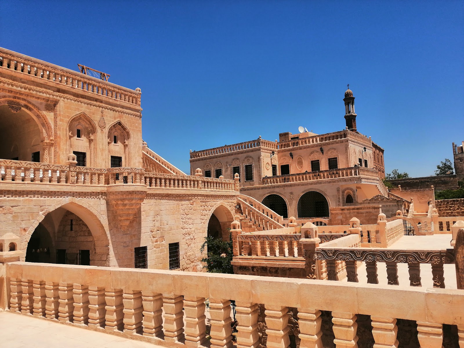 Mardin: Midyat taş evler, mağaralar ve parklar