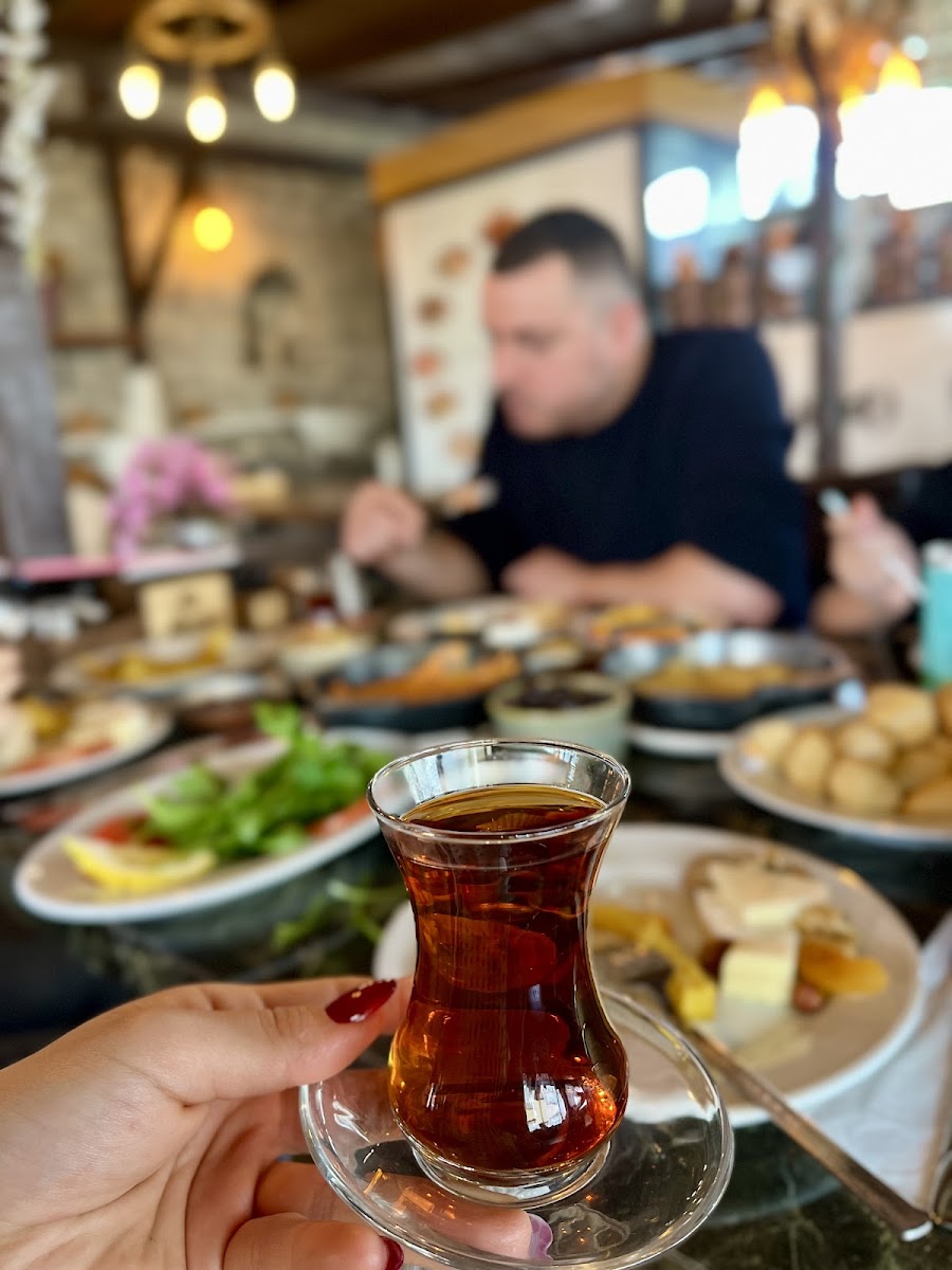 MİHRA KIR BAHÇESİ KAHVALTI BALIK IZGARA — fotoğraf 2