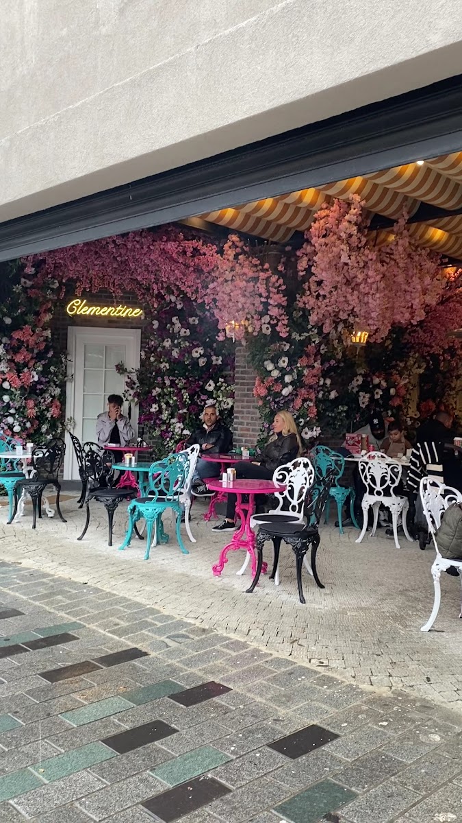 Moretenders’ Cocktail Crib & Sushi — fotoğraf 3
