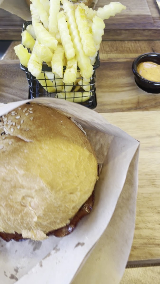 MOTTO BURGER & STEAK EXPRESS — photo 3