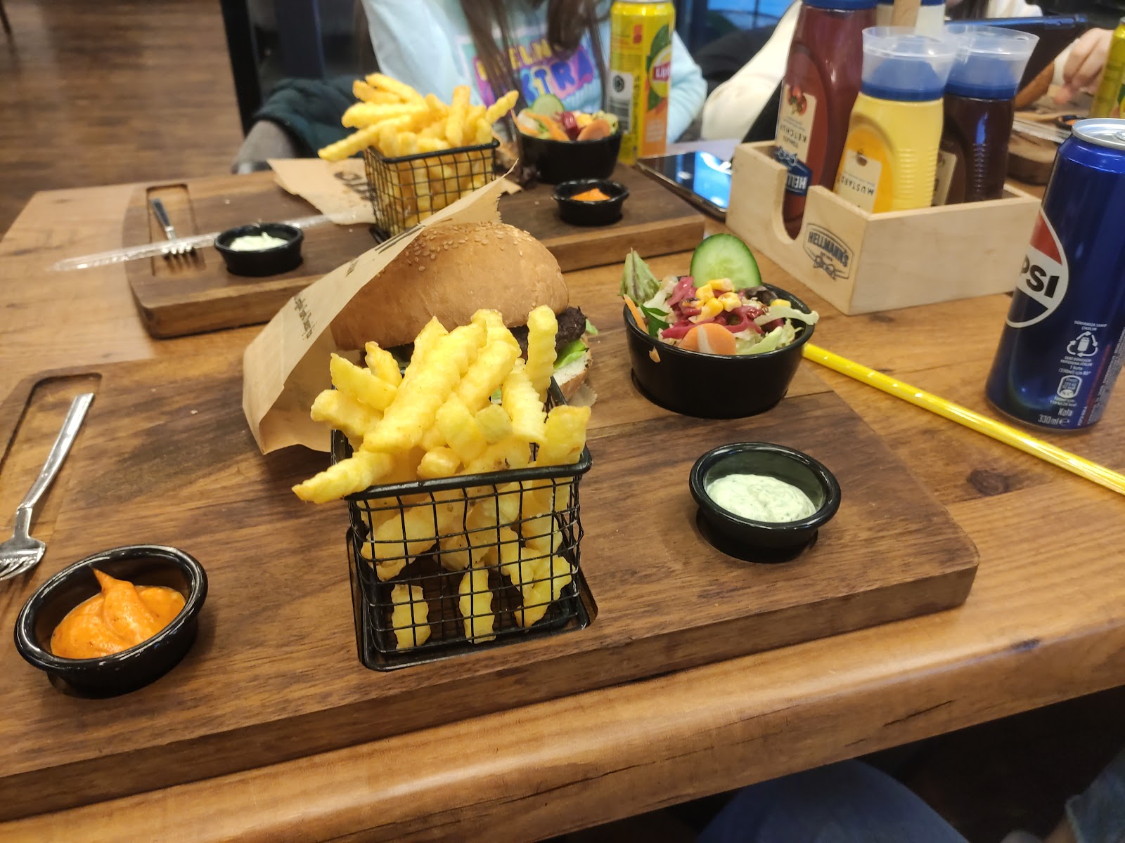 MOTTO BURGER & STEAK EXPRESS — photo 4