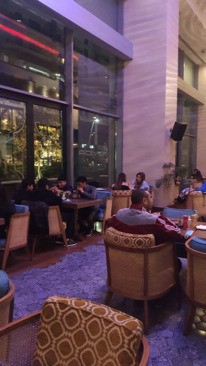 Movida Lounge and Dining — photo 3