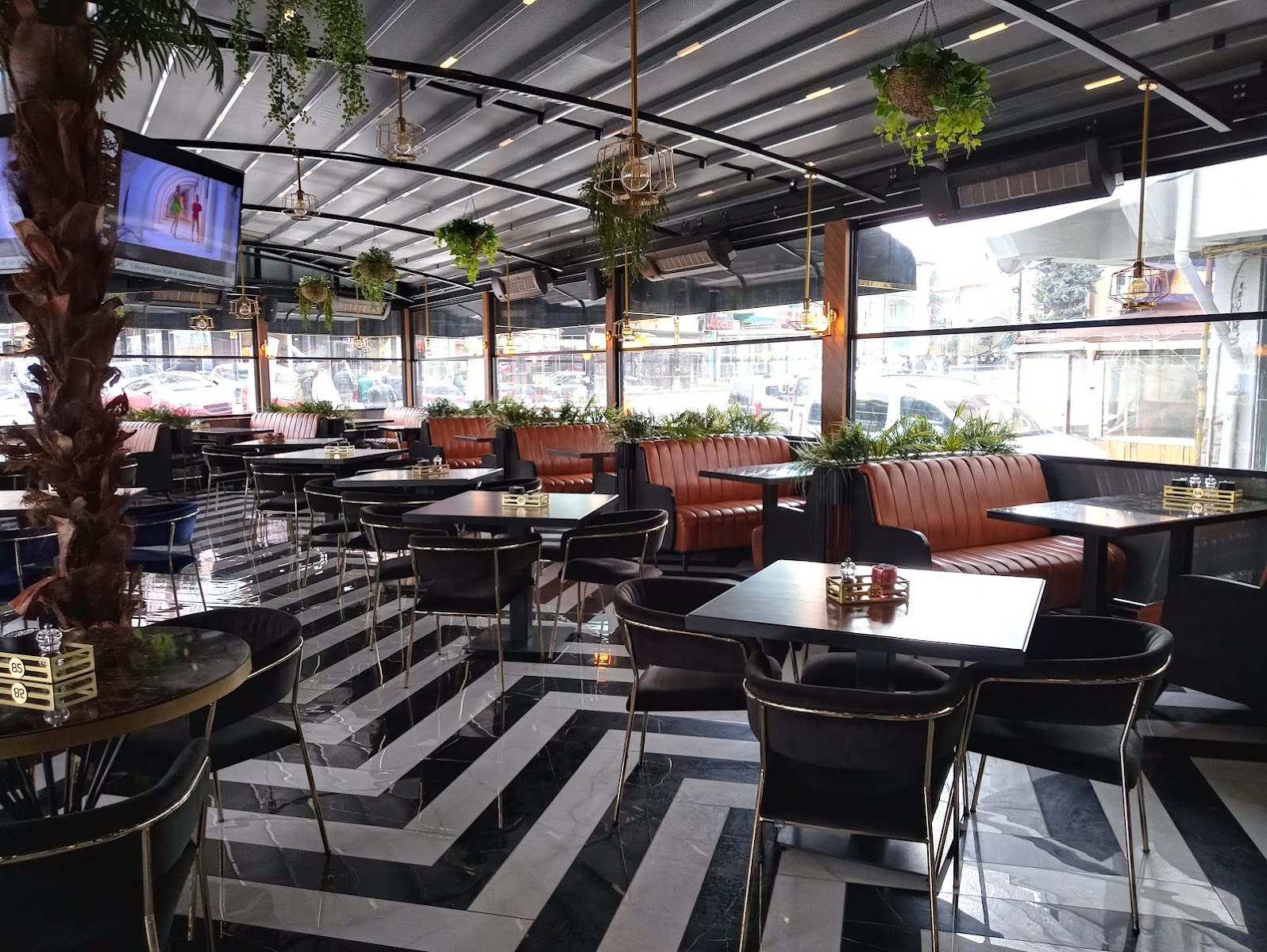 MPLUS CAFE RESTAURANT — fotoğraf