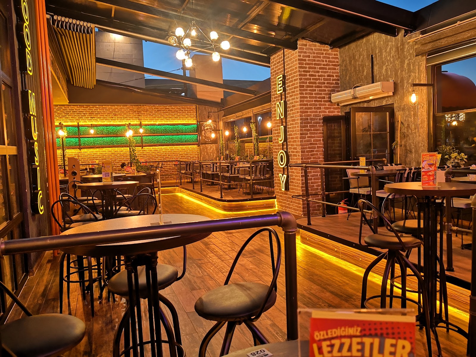 Mr. Frog Pub Bistro — fotoğraf 5