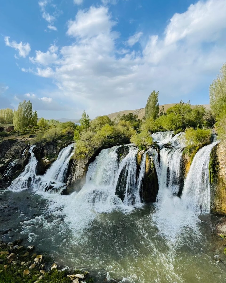 Muradiye Şelalesi — fotoğraf