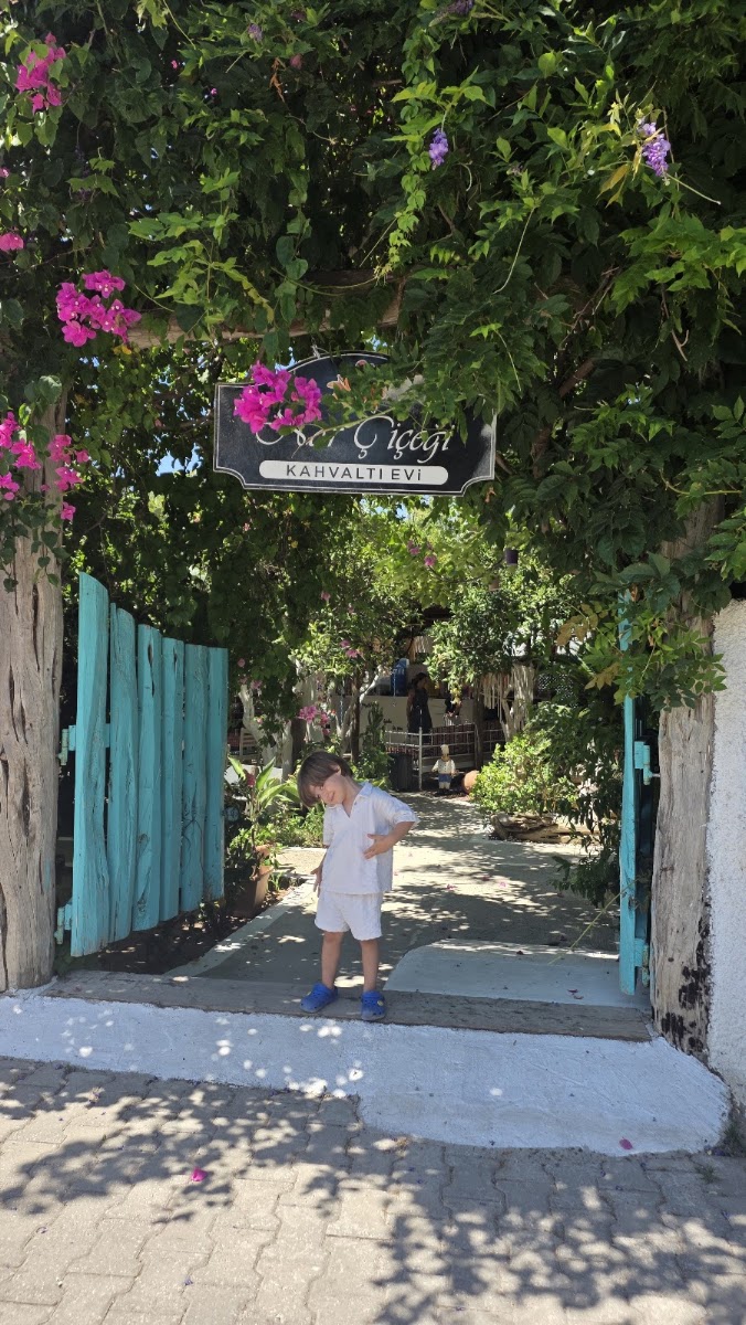 Nar Çiçeği Yalıkavak Kahvaltı Evi — photo 3