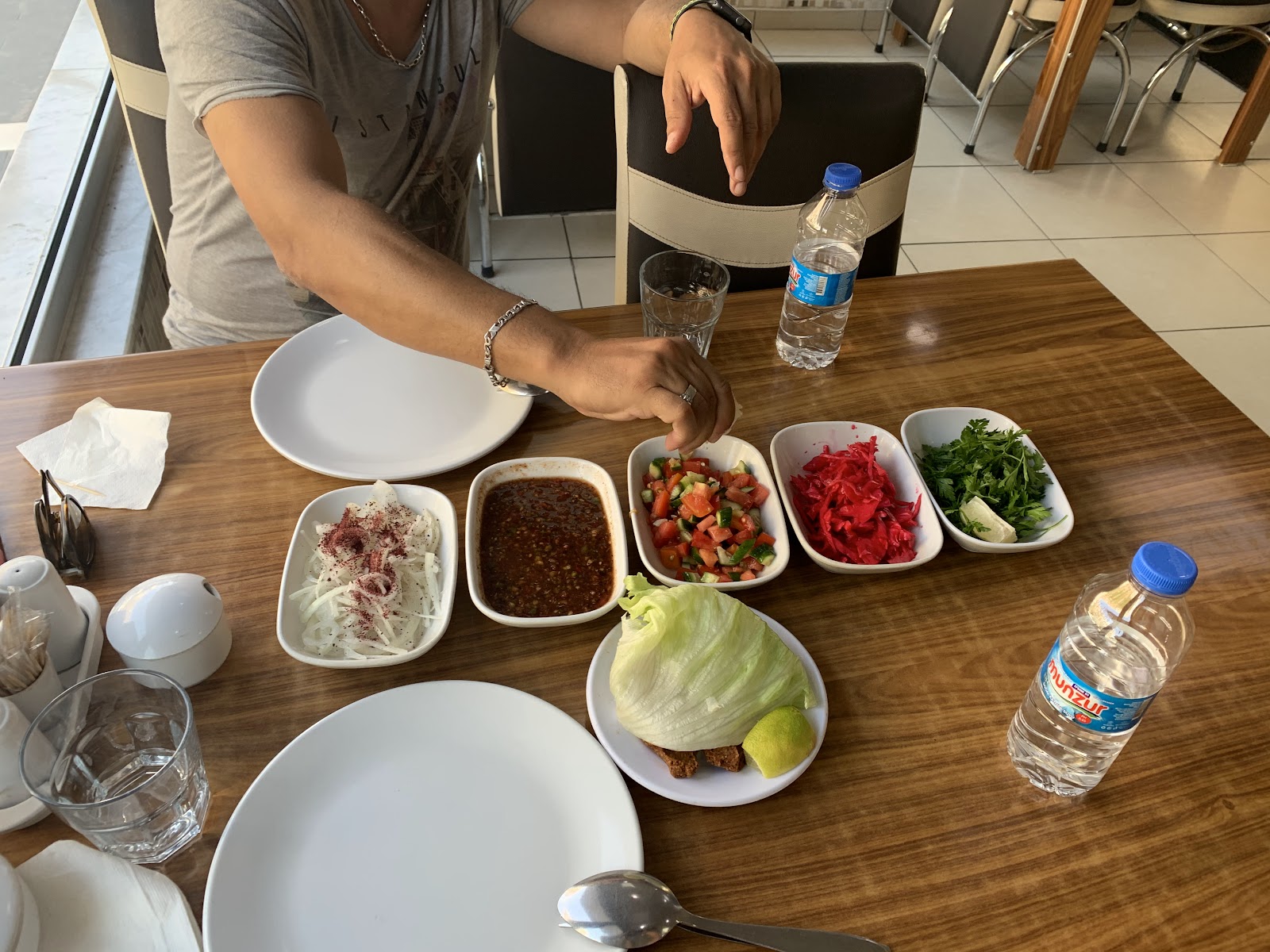 Neden Urfa Kebap Şark Sofrasi — fotoğraf