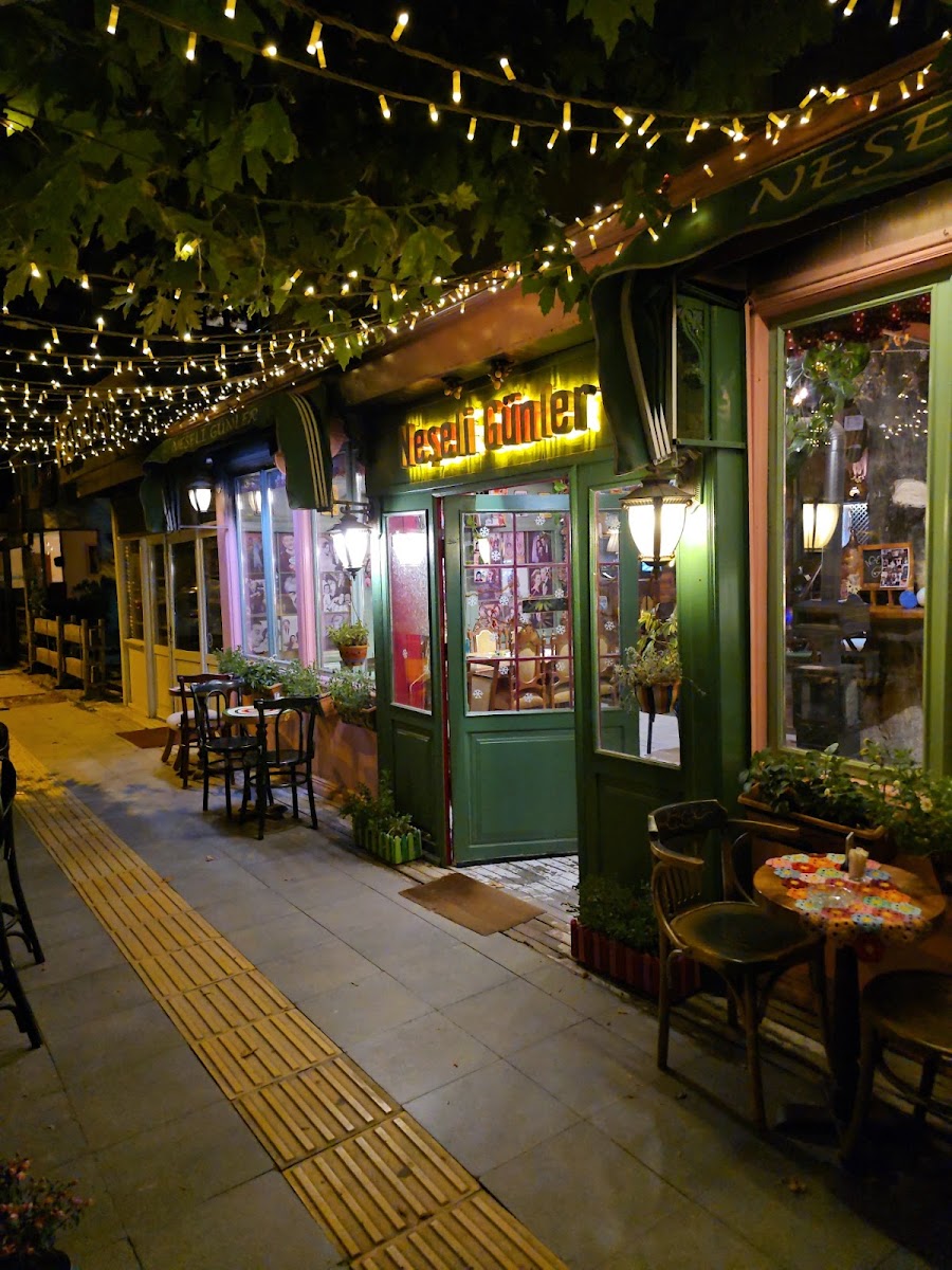 Neşeli Günler Sanat Cafe — fotoğraf 2