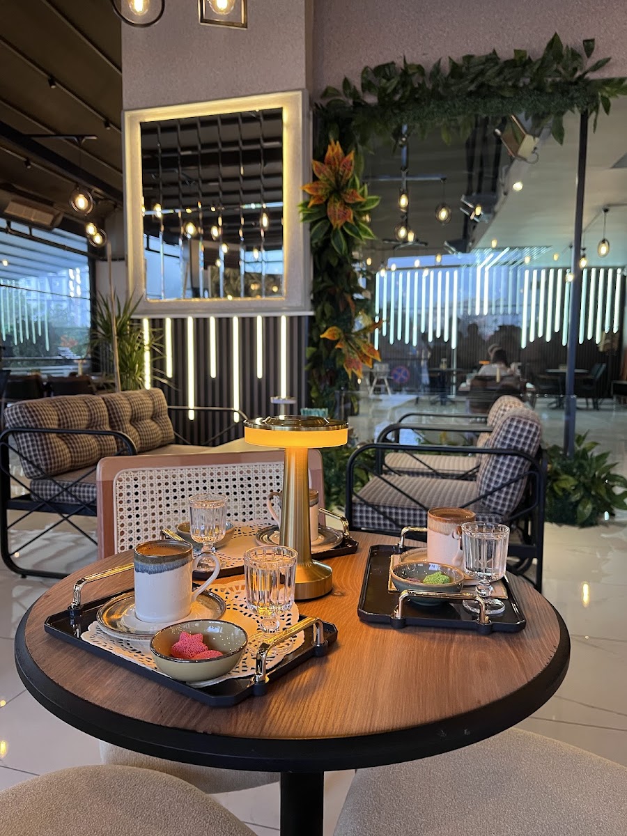 Nigde Henry Jones — fotoğraf