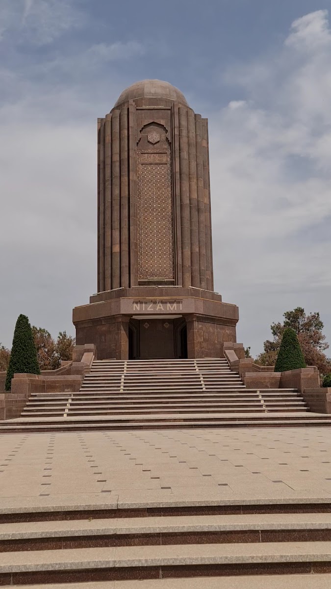 Nizami Anıt mezarı — fotoğraf 3
