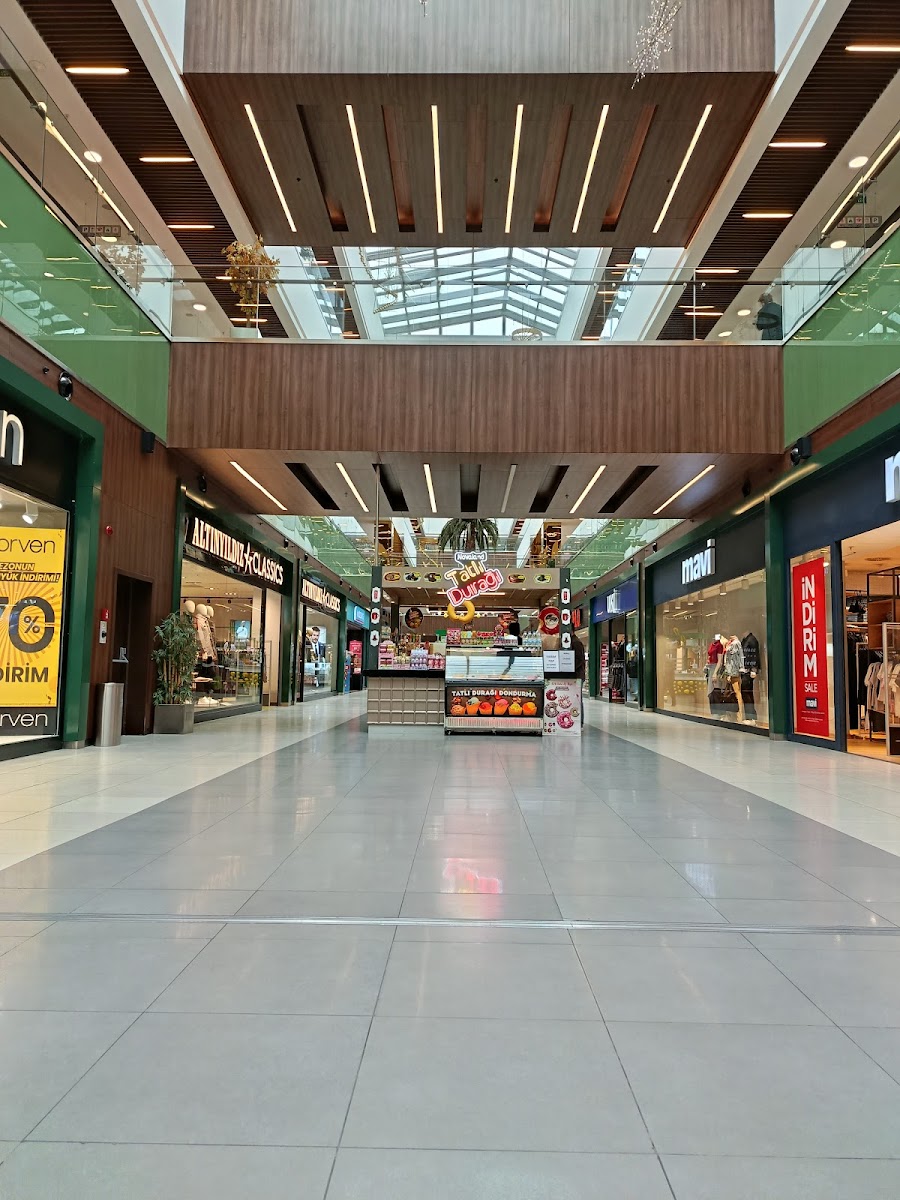 Novaland Outlet Alışveriş Merkezi — fotoğraf 2