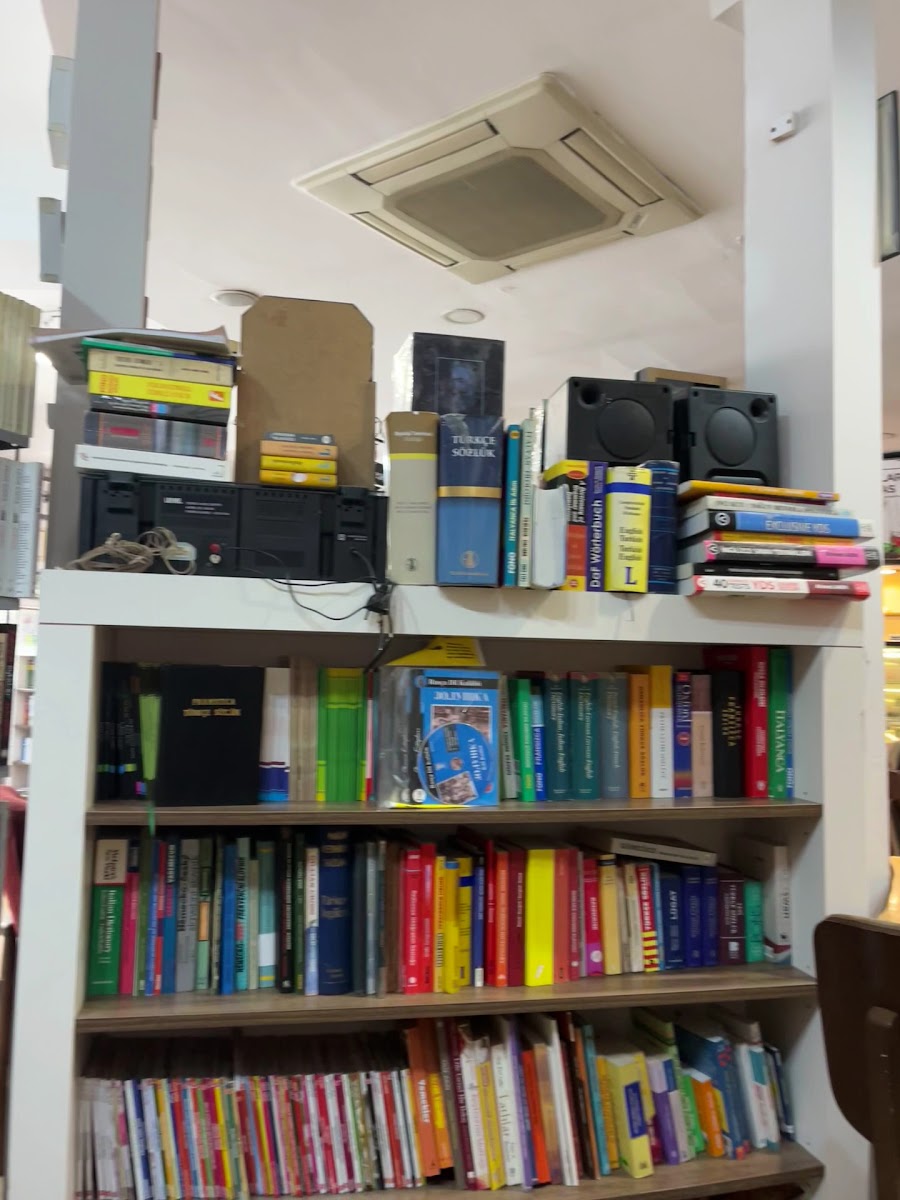 Octopus Kitap Cafe — photo 3