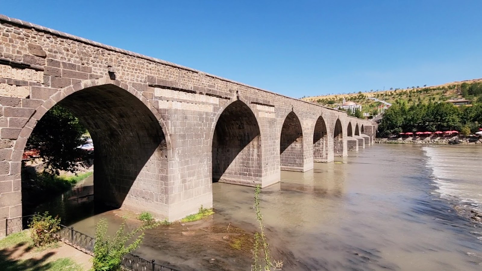 On Gözlü Köprü — fotoğraf 3