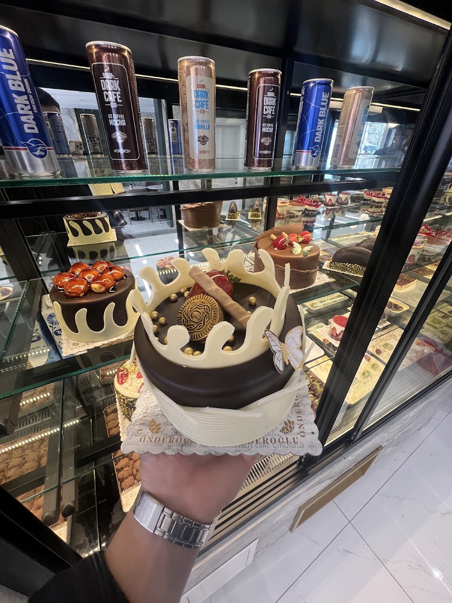 ÖNDEROĞLU PREMİUM ŞUBE BAKLAVA&PATİSSERİE — fotoğraf 2