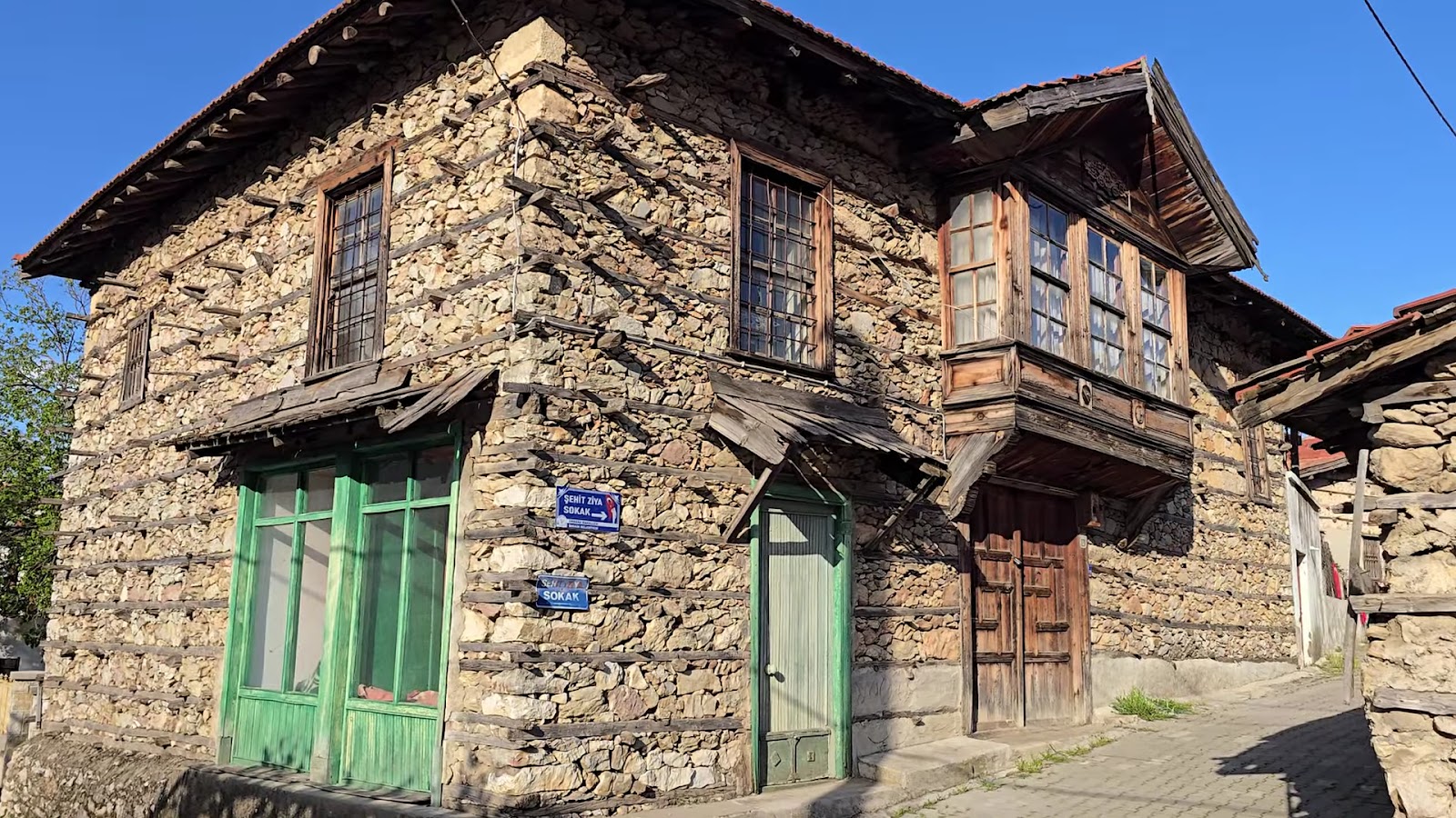 Ormana Düğmeli Evler — fotoğraf 3