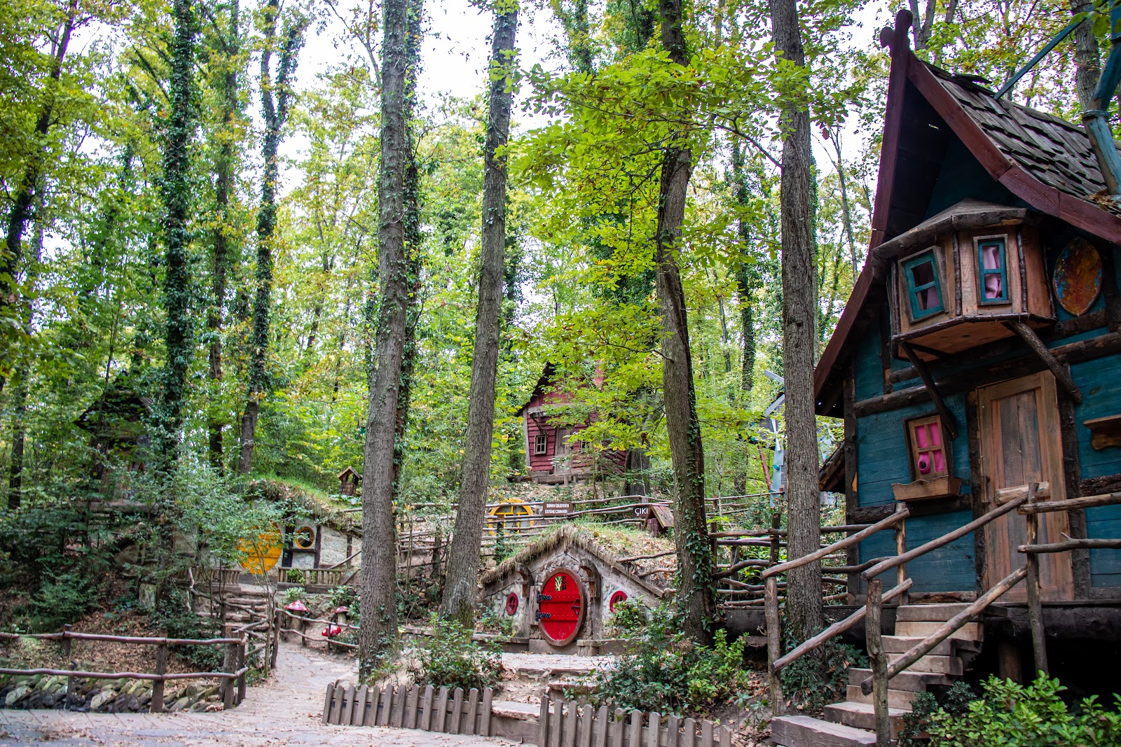 Ormanya Hobbit Evleri — fotoğraf