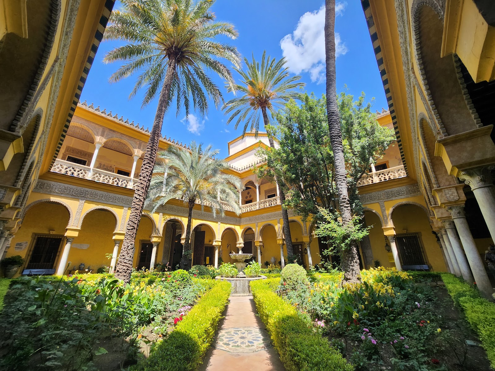 Palacio de las Dueñas — photo