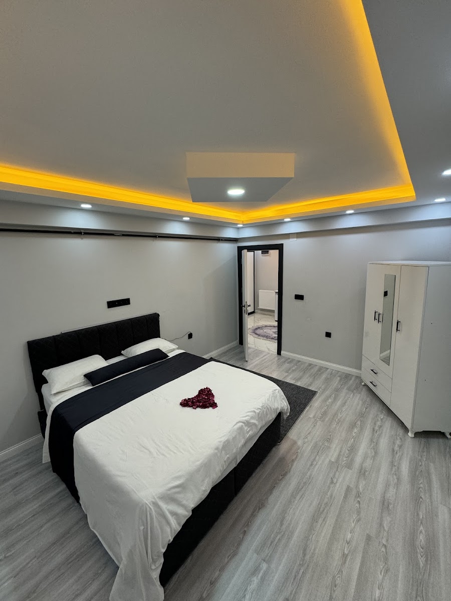 Pamela Suit — fotoğraf 2