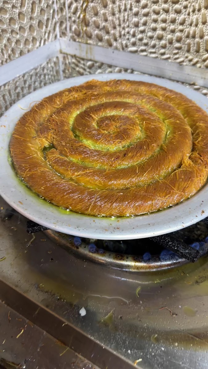Paşa Efendi Künefe & Baklava Mezitli — fotoğraf 3
