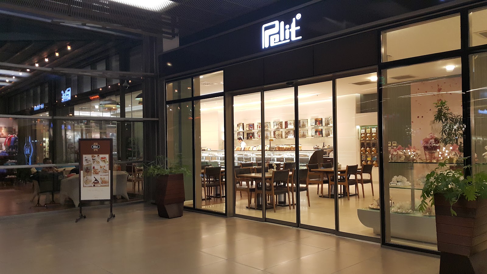 Pelit Pastanesi Pelikan Mall AVM — fotoğraf