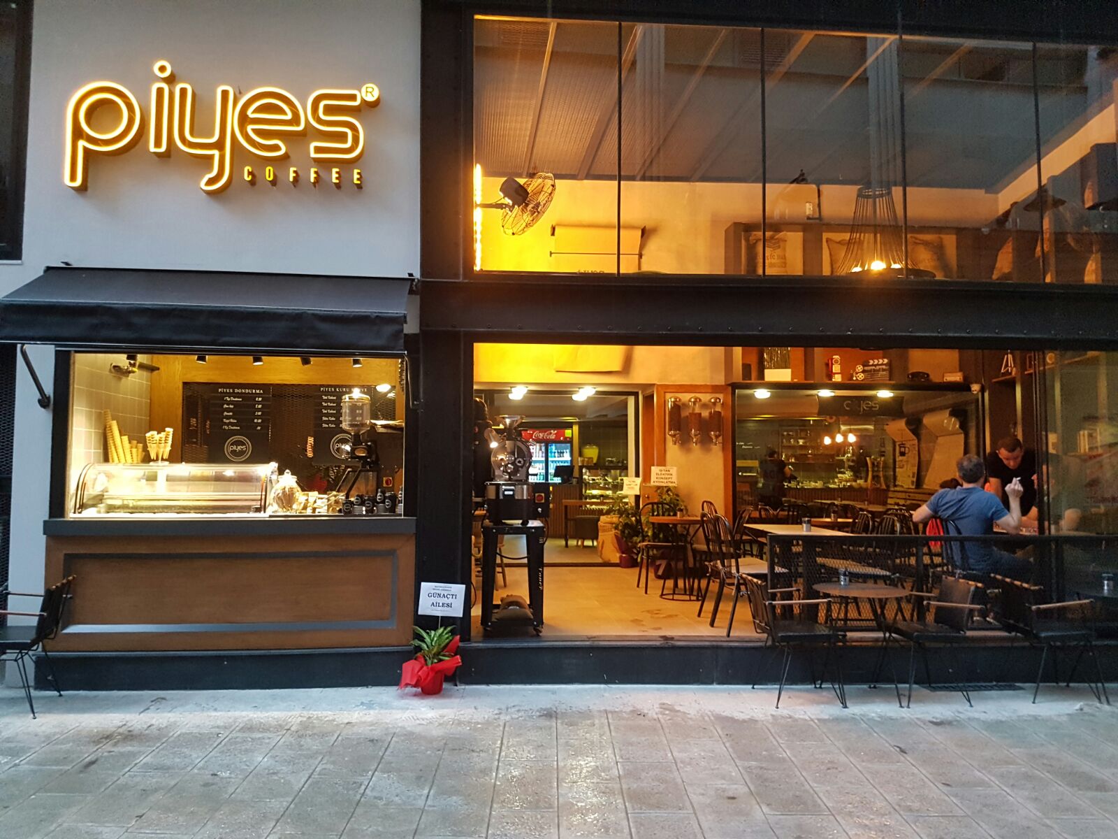 Piyes Coffee — fotoğraf
