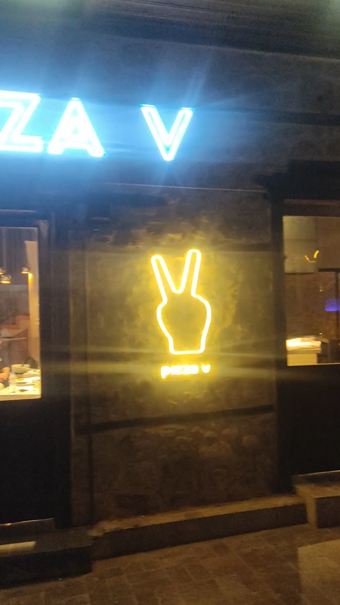 Pizza V Kaleiçi — fotoğraf 3