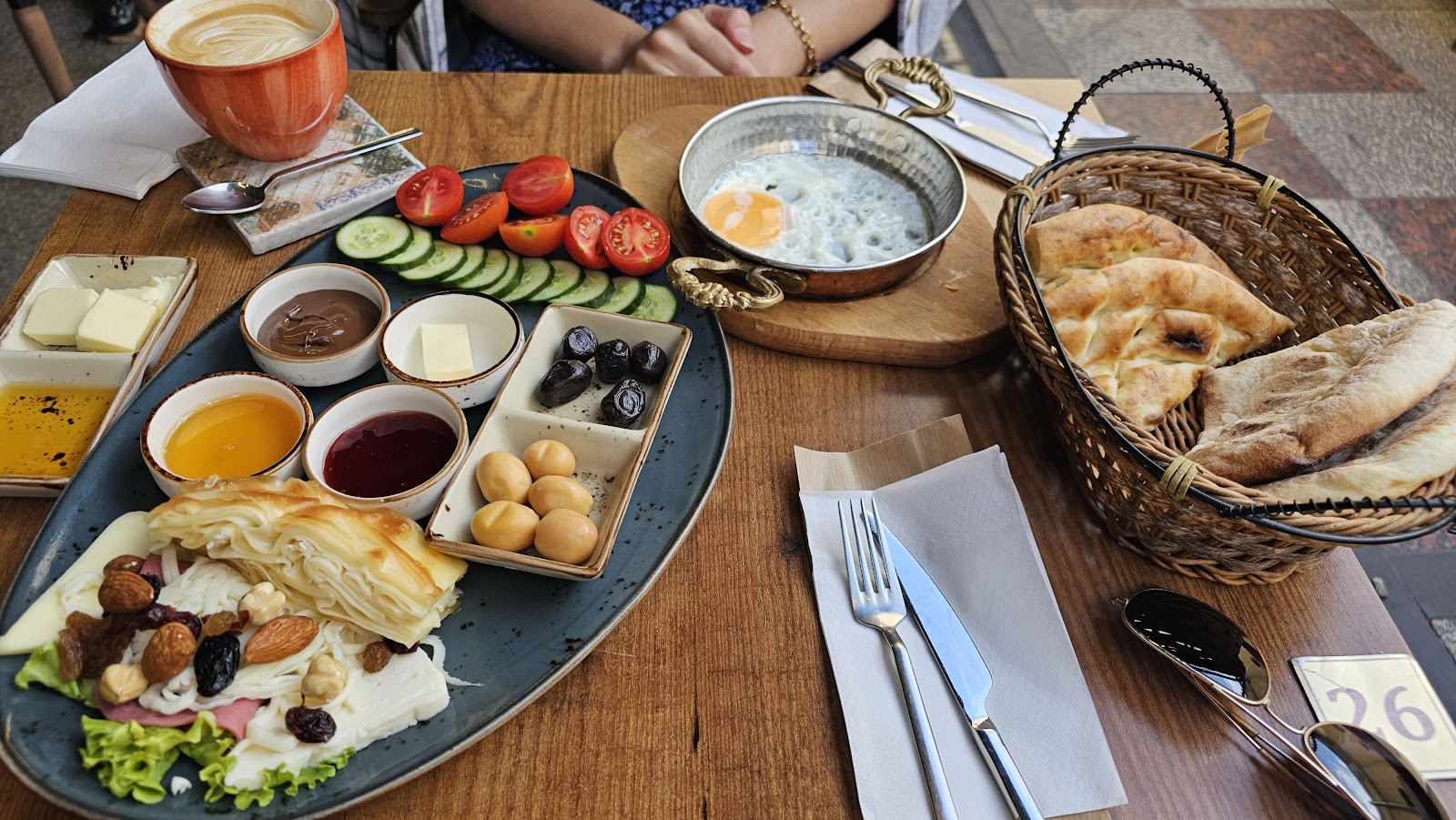 Poiká Breakfast & Cafe — photo 11