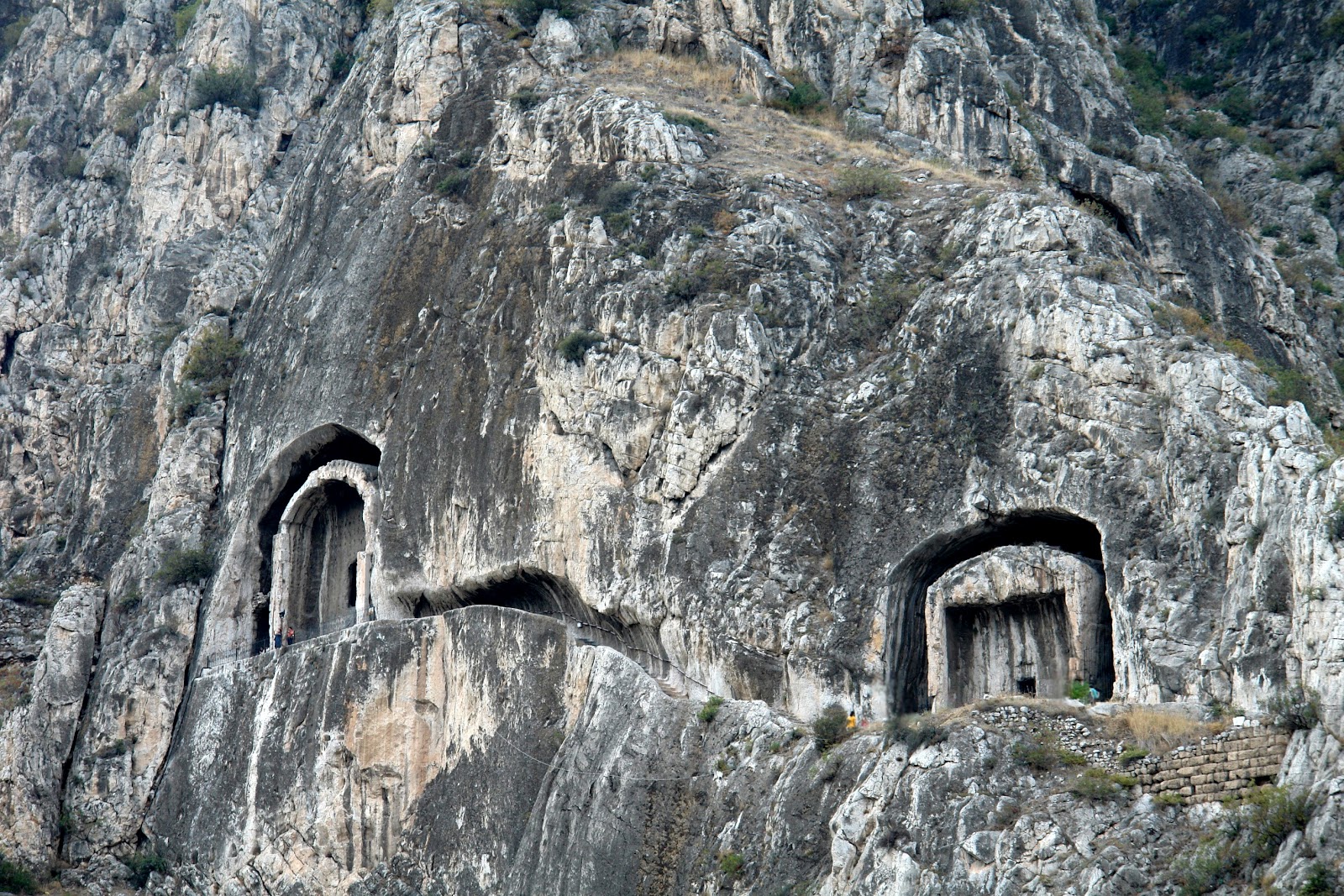 Pontus Kralları Kaya Mezarları — fotoğraf 1