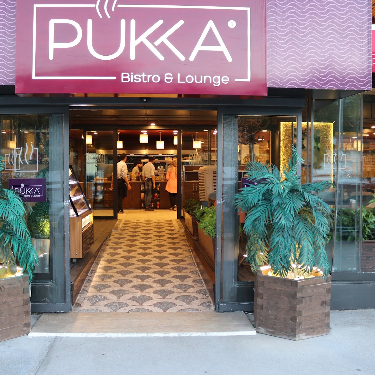 Pukka Bistro & Lounge — fotoğraf 1