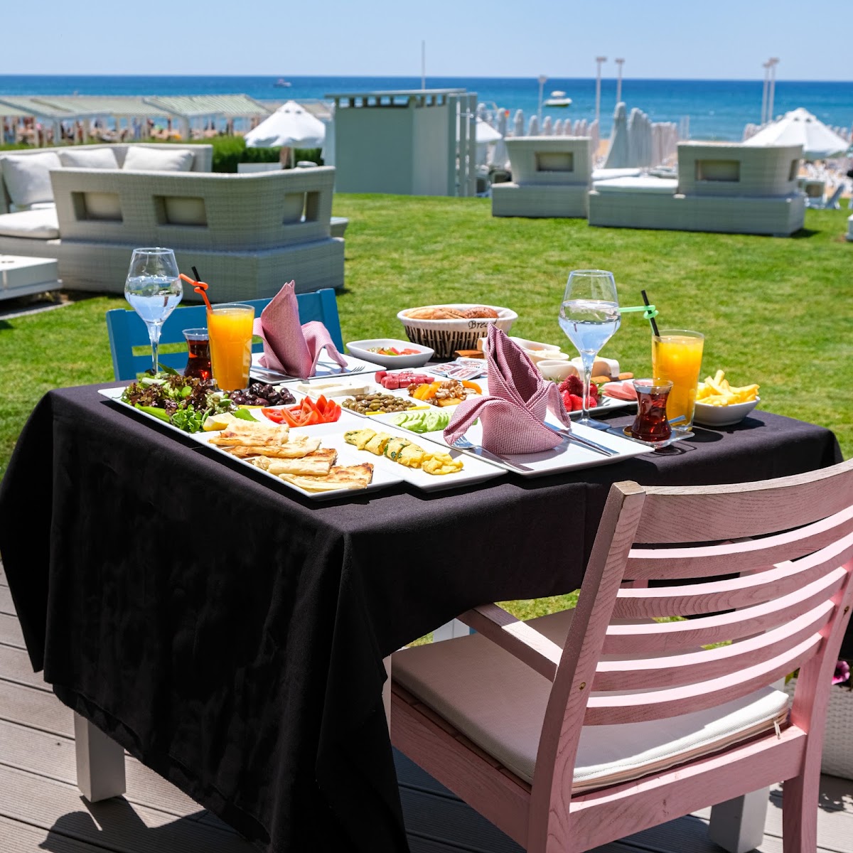 Q Beach Restaurant & Lounge — photo 2