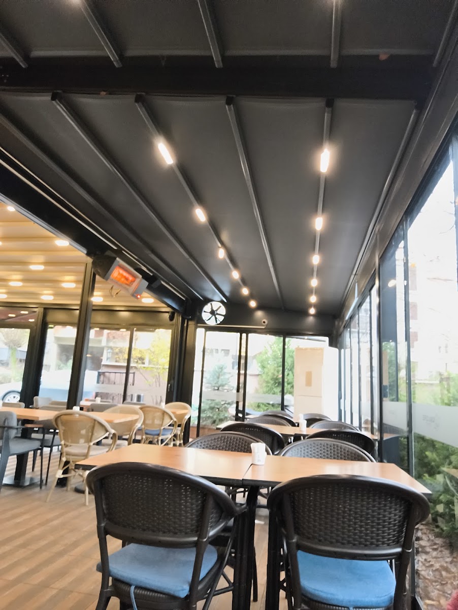 Quba Coffee Chocolate & Waffle — photo