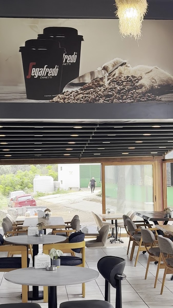 Raccoon Coffees & Eatery — photo 3