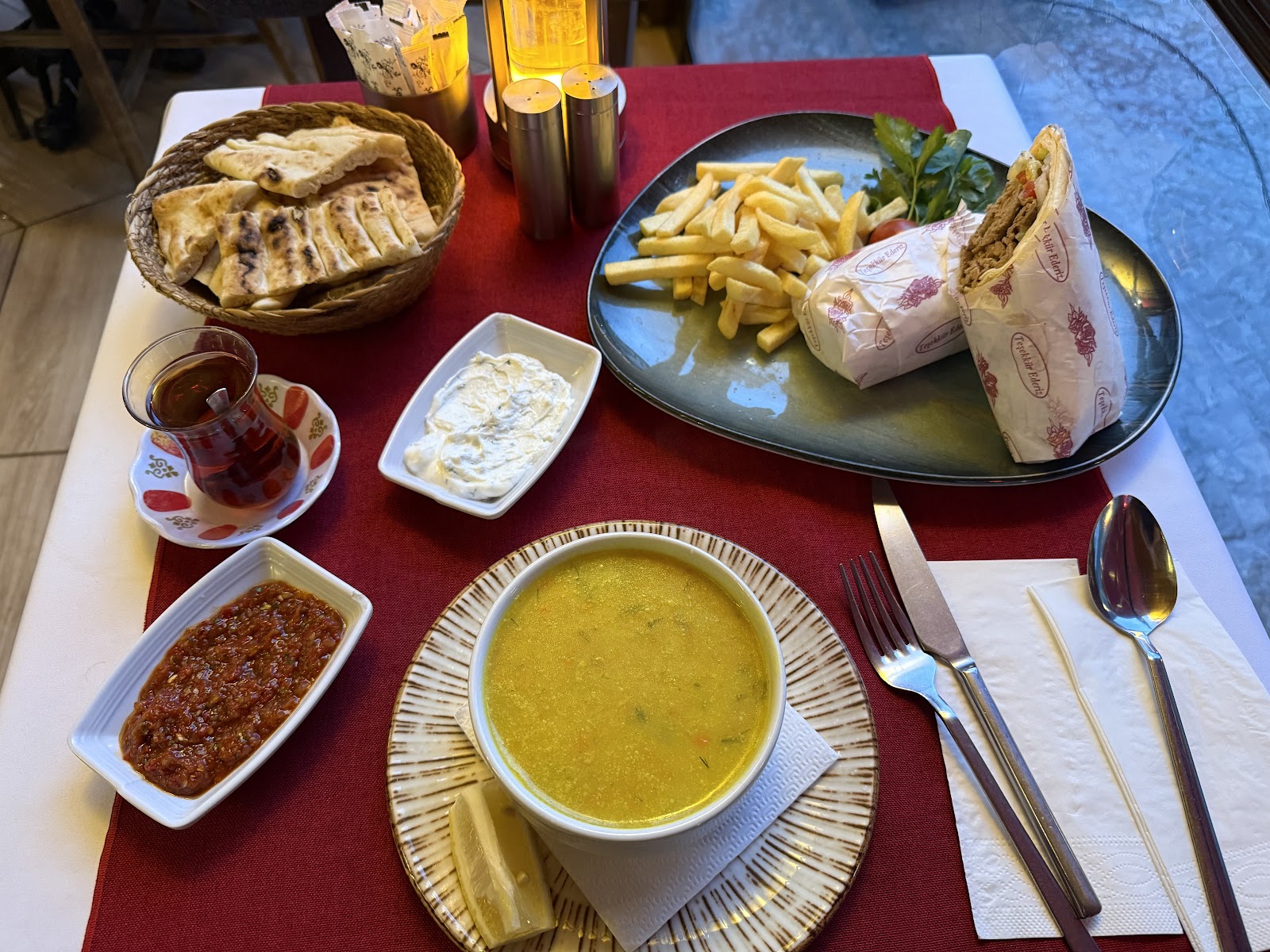 Rainbow fish & meat restaurant — fotoğraf 3