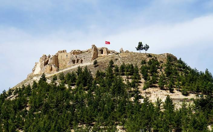 Kilis: Ravanda Kalesi, Ulu Cami ve meydanlar