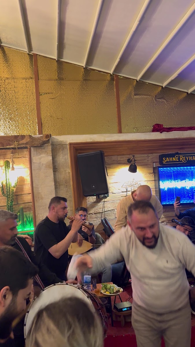 Reyhan Restaurant ( Sıra gecesi ) Teras Cafe — fotoğraf 2