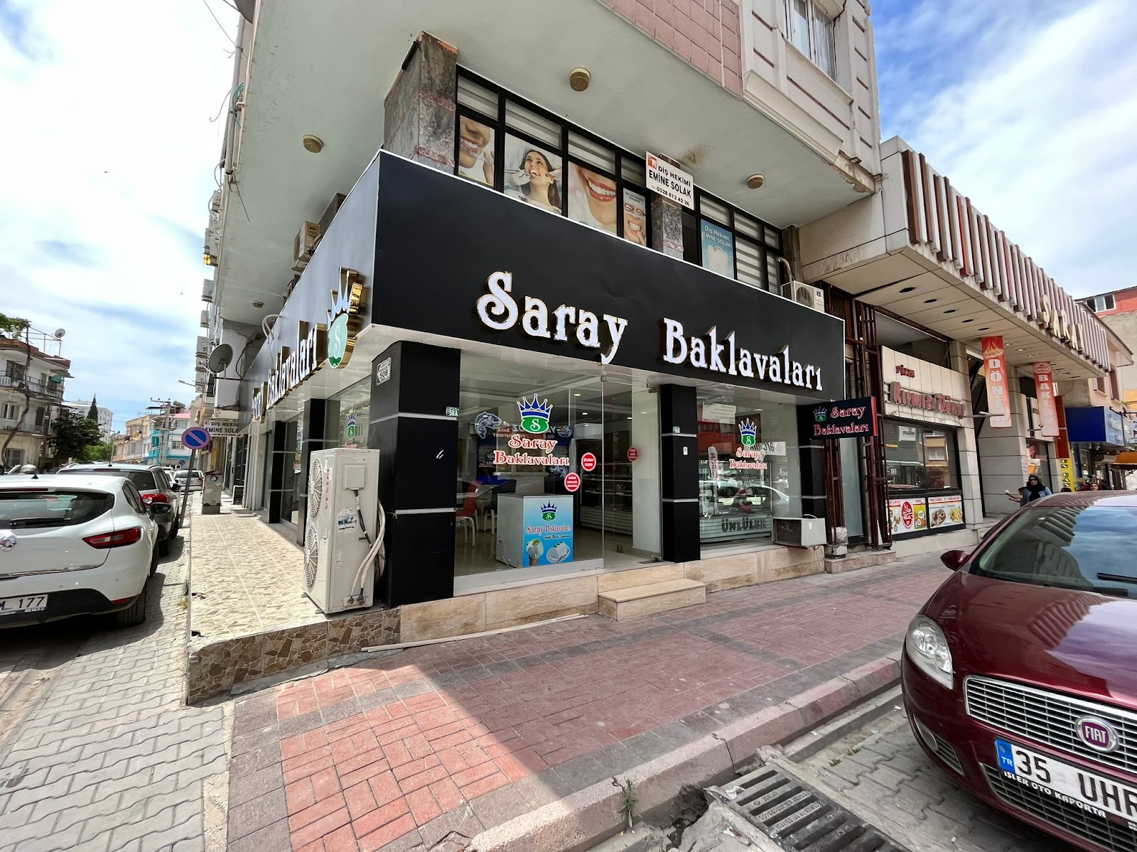 Saray Baklavaları Dondurma Yaş Pasta ve Kuru pasta Çeşitleri — fotoğraf