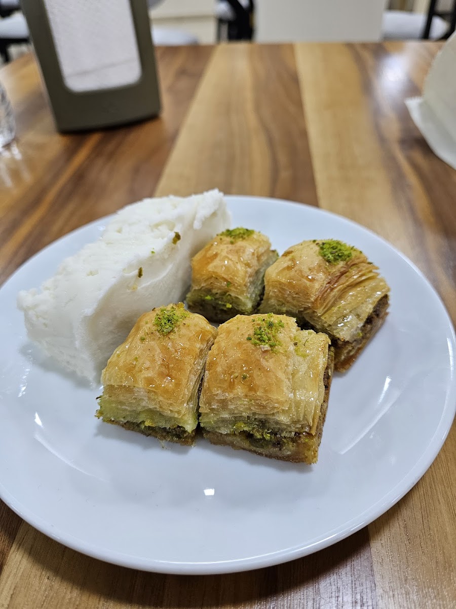 Saray Baklavaları Dondurma Yaş Pasta ve Kuru pasta Çeşitleri — fotoğraf 3