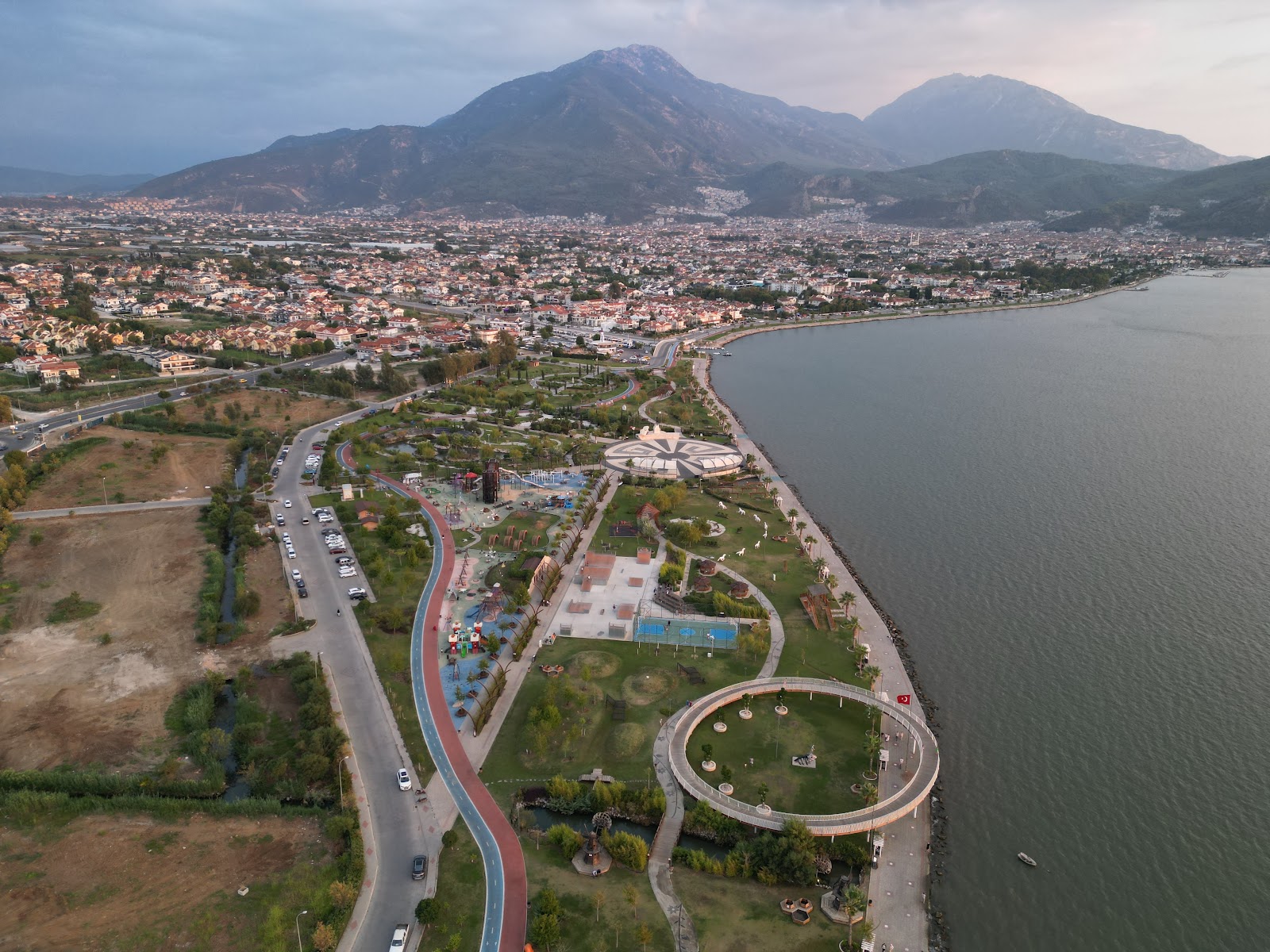Şehit Fethi Bey Parkı — fotoğraf 5