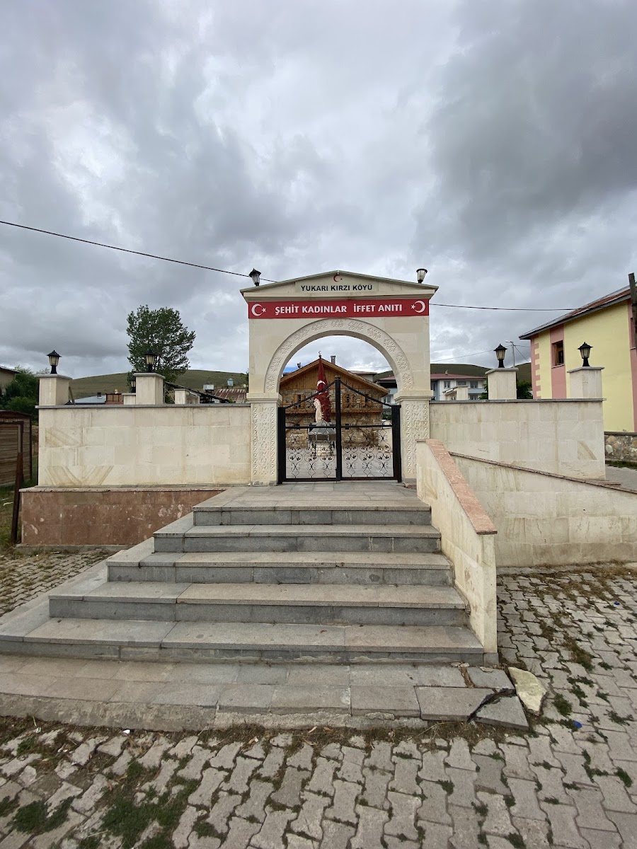 Şehit kadınlar ve İffet anıtı — fotoğraf 1