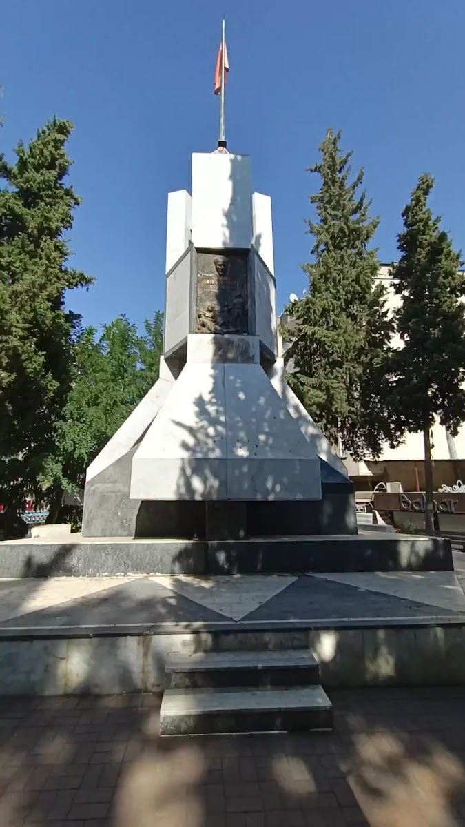 Şehitler Abidesi Parkı — fotoğraf 2