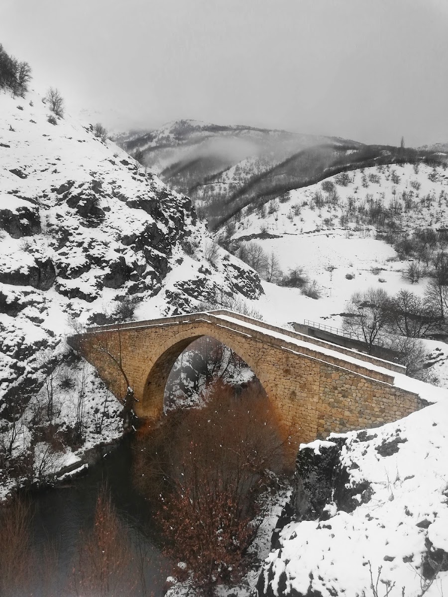 Şemdinli Kemerli(Taş)Köprü\Pıra Bêgırdı — fotoğraf