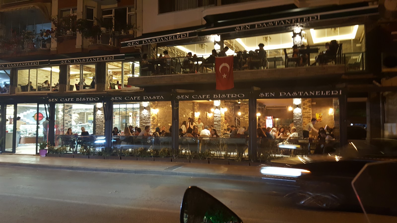 Şen Cafe & Bistro Şen Pastaneleri 1925 — fotoğraf 7