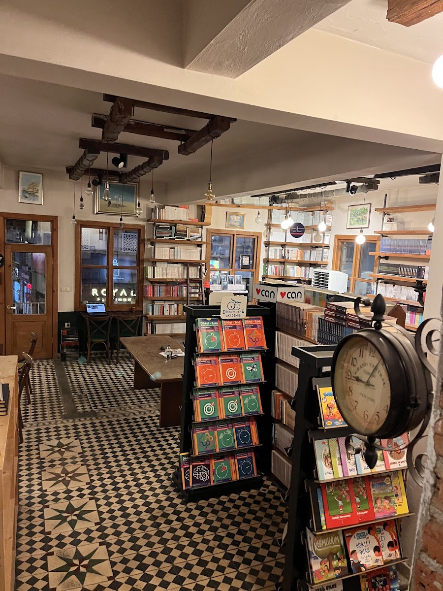 Serüven Kitap&Cafe — fotoğraf 2